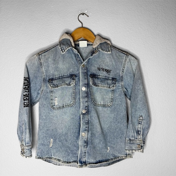 Zara Blue Denim Jacket Shirt Button Up with Removable Gray Hood Boy Kids Size 7 - Picture 2 of 11